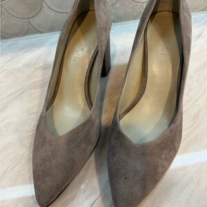 I State Elegant Gray Suede Pumps